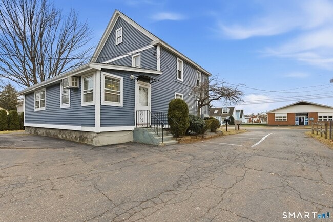 Building Photo - 44 E Cedar St