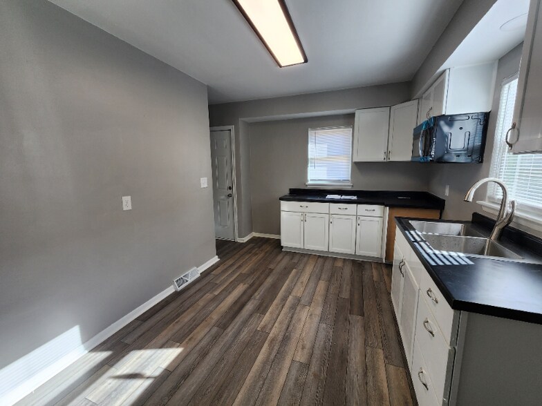 Building Photo - 2049 34th St