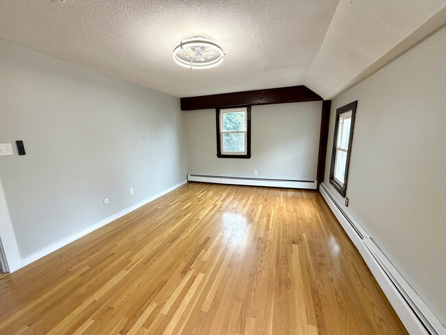 Building Photo - 18 Japonica St