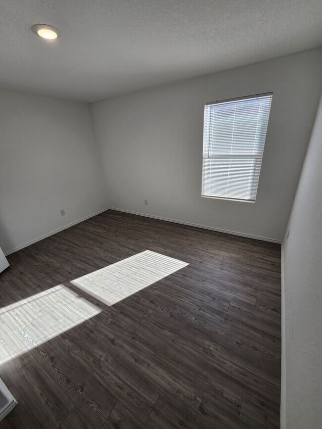 Building Photo - PALOMA Subdvison/ Converse Area