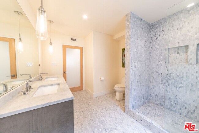 Building Photo - 29 Lighthouse St