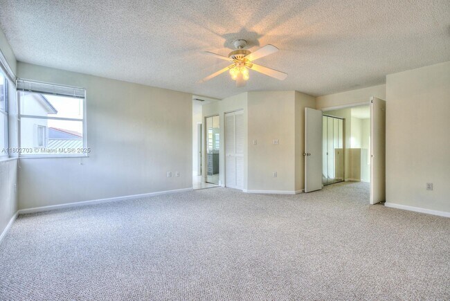 Building Photo - 9965 SW 155th Ct