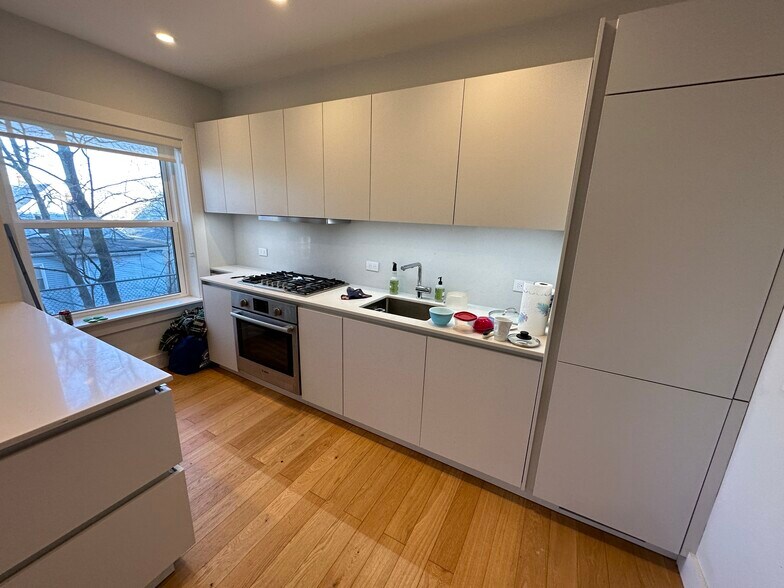 Building Photo - 36 Madison St