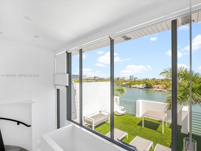 Building Photo - 155 N Shore Dr