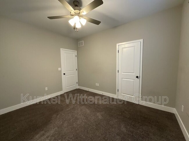 Building Photo - 1212 Hickory Point Dr