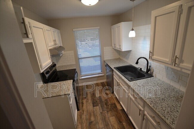 Building Photo - 5157 Cumberland Cove Dr