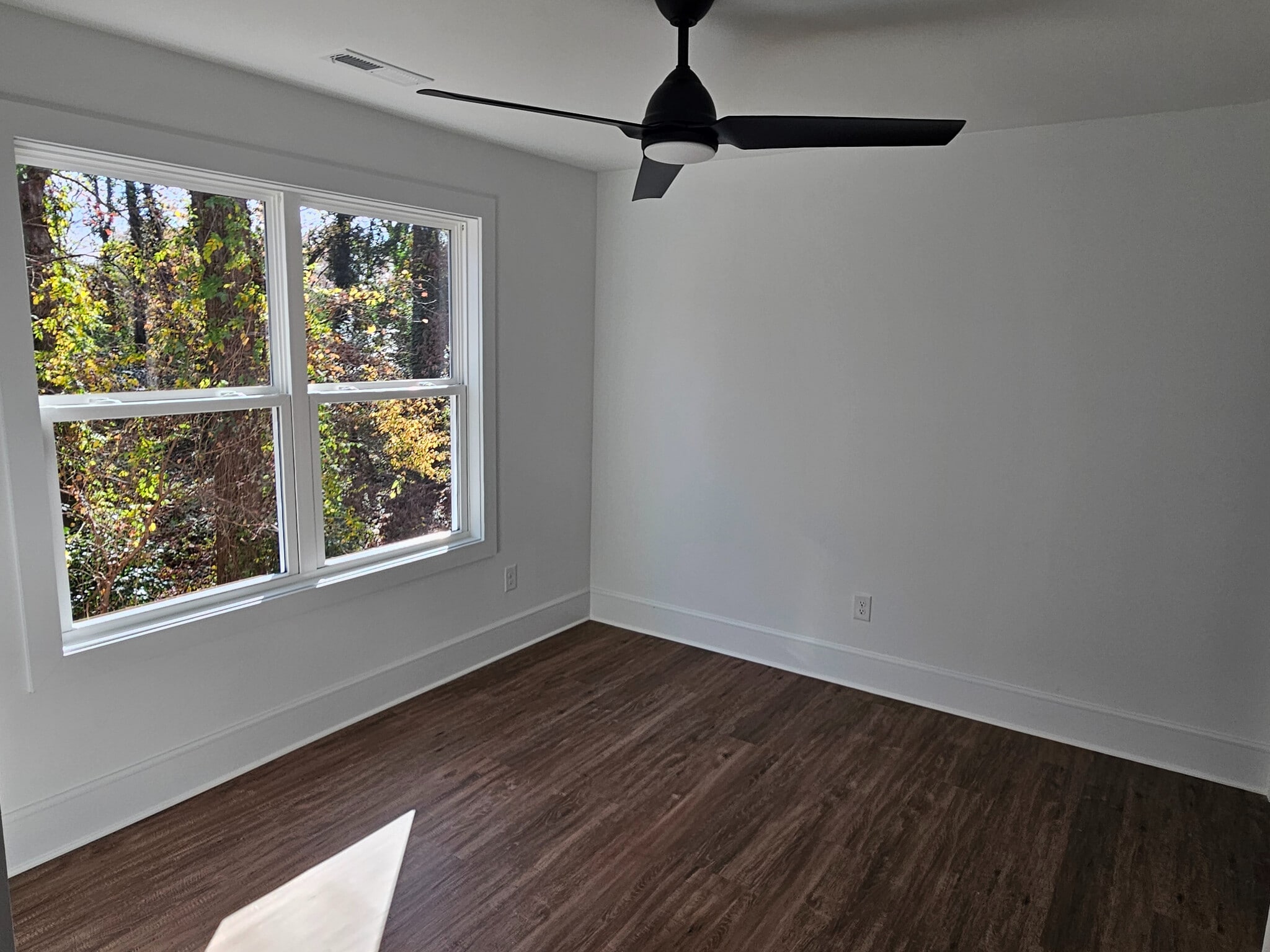 Building Photo - Room in Townhome on Donna Ave