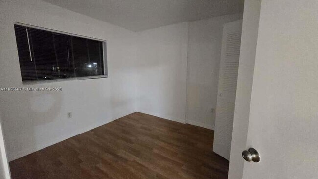 Building Photo - 301 Palm Way