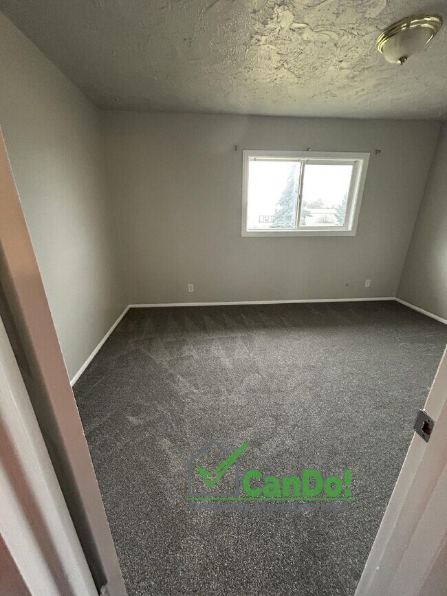 Building Photo - Fully remodeled 2 bedroom/1 bathroom apartment for rent in Blackfoot!