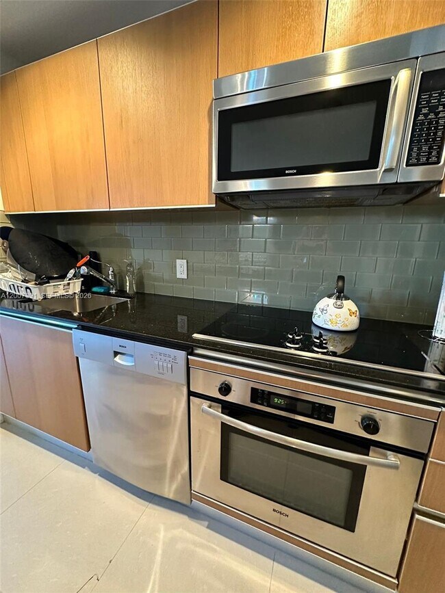 Building Photo - 1050 Brickell Ave