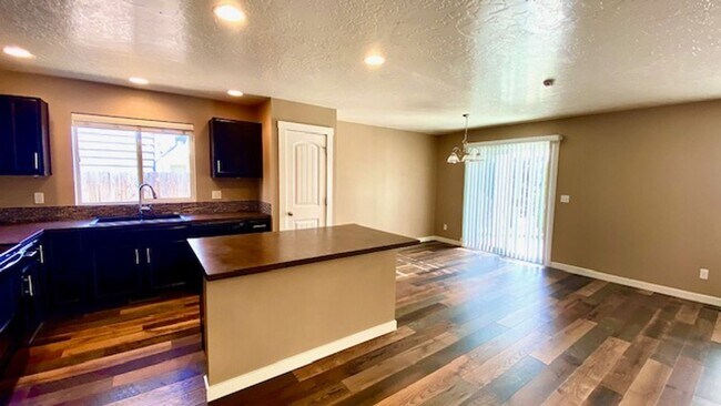 Building Photo - 3 Bed (+ bonus room) 2 Bath Home in Meridi...