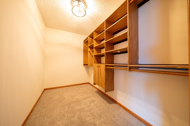 Building Photo - 1528 Desoto St