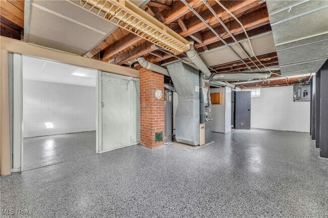 Building Photo - 24330 Glenforest Rd