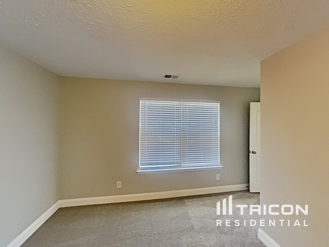 Building Photo - 642 Berry Circle Springfield TN