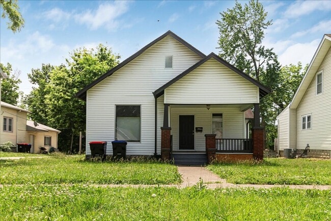 Primary Photo - 4 bed, 3 bath