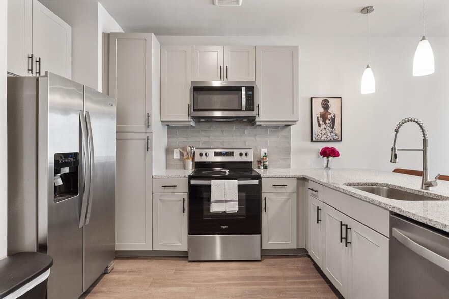 Building Photo - 5820 1/2 Cameron Road-SI FL4-ID1303398P