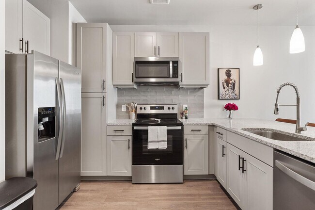 Building Photo - 5820 1/2 Cameron Road-SI FL4-ID1303398P