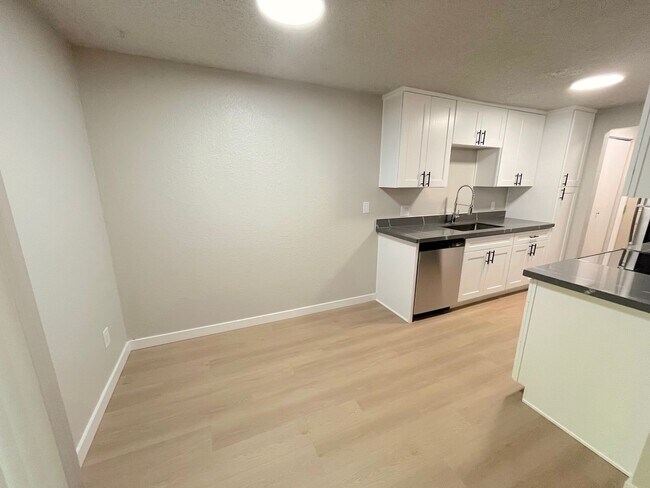 Building Photo - Ground Floor Two-Bedroom/One-Bathroom Cond...
