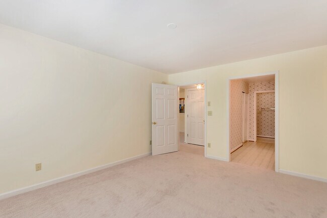 Building Photo - 1482 Ashland Dr