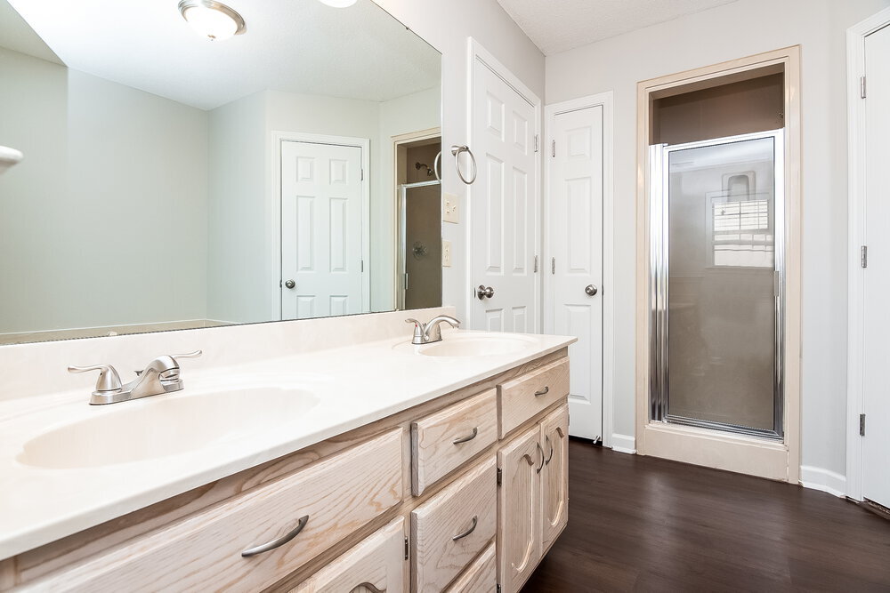 Building Photo - 9785 Kingsridge Dr