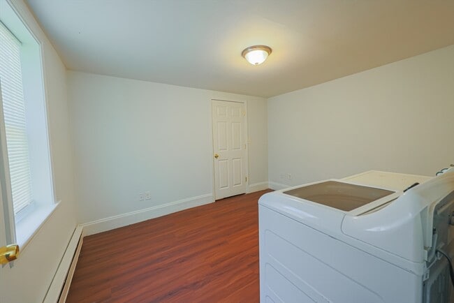 Building Photo - 89 Condor St