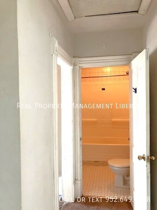 Building Photo - 2309 Buchanan St NE