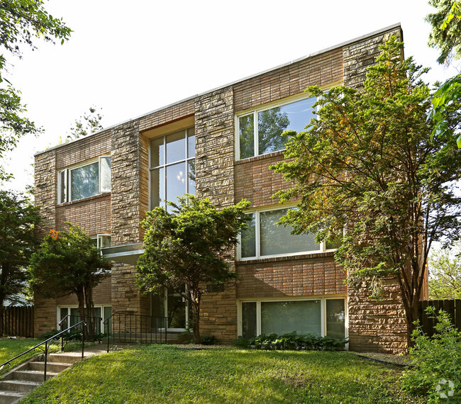 Primary Photo - Country Club Apartments