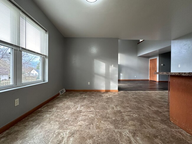 Building Photo - Atrium Ct. Duplex