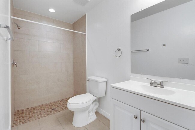 Building Photo - 3524 SW 17th Ave