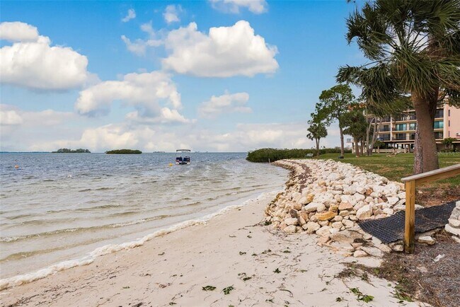 Building Photo - 2700 Bayshore Blvd