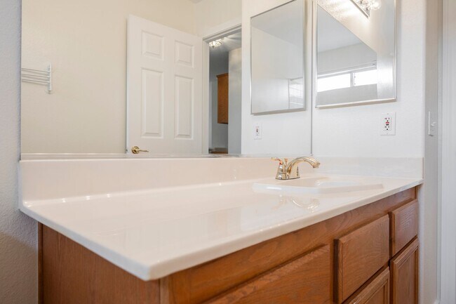 Building Photo - Honey, I’m Home! This Lovely 3 Bedroom, Two-Story Home Is Located In Summerlin.