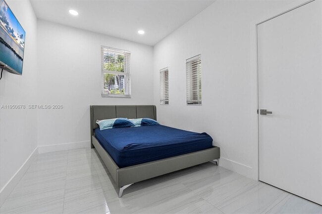 Building Photo - 21301 NE 38th Ave