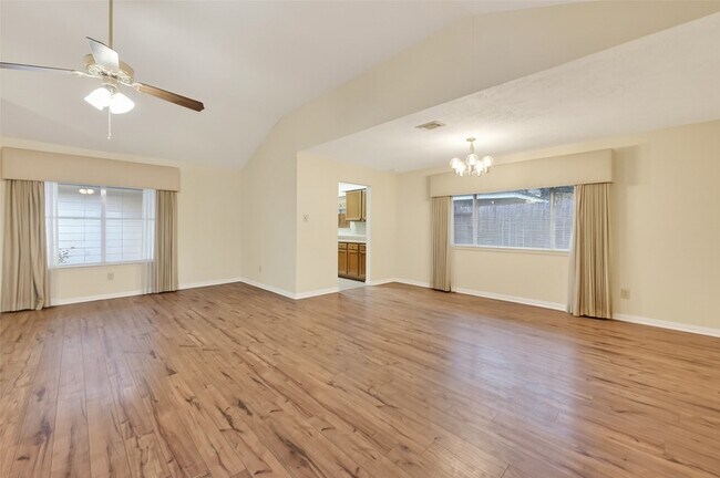 Building Photo - 21623 Crescent Heights St