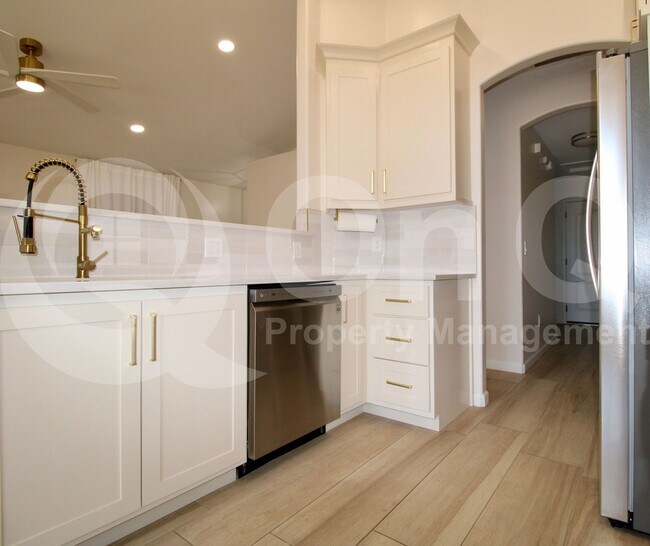 Building Photo - 2353 E Calle Sierra Del Manantial