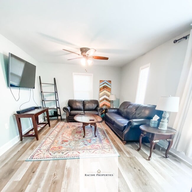 Building Photo - Newly Renovated Home in Clinton