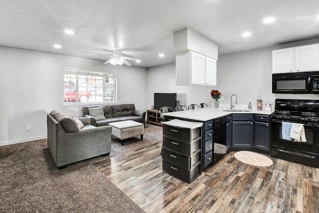 Building Photo - 2112 Dakota Ave