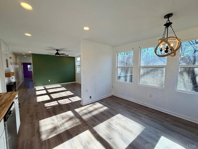 Building Photo - 630 Selene St