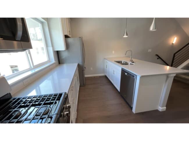 Building Photo - New three-story town home in revitalized Ivywild Neighborhood!