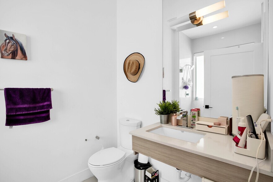 Building Photo - 87 N Shore Dr