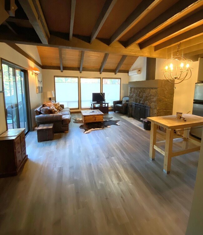 Building Photo - Furnished Cabin in Black Butte Ranch