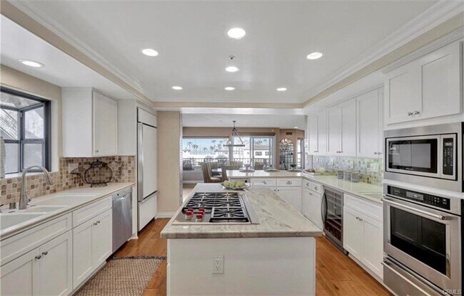 Building Photo - 115 Boca De La Playa