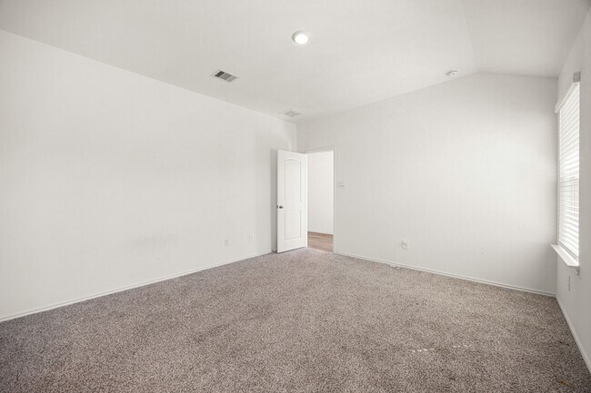 Building Photo - 23815 Hilltop Cyn Ln