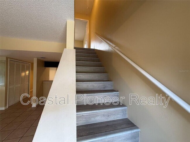 Building Photo - 217 S Moss Rd