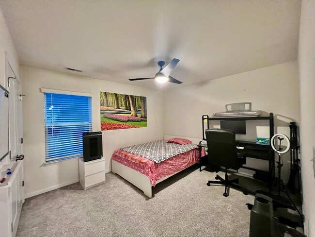 Building Photo - 1404 Reidhaven St