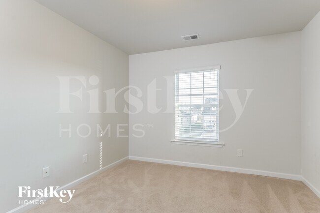 Building Photo - 272 Witch Hazel St
