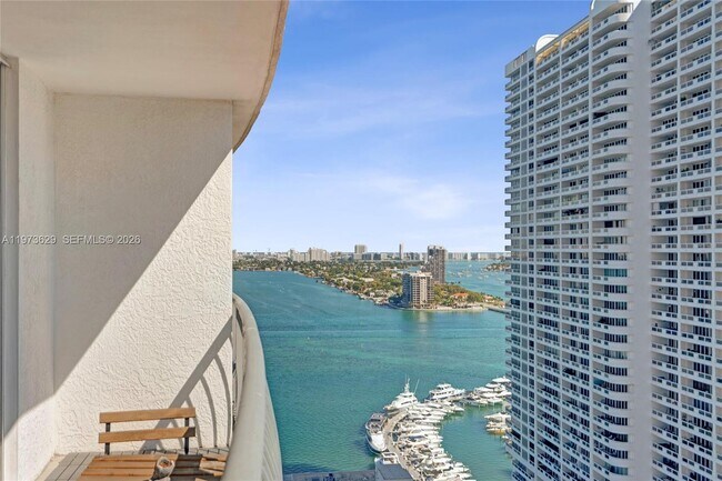 Building Photo - 1750 N Bayshore Dr