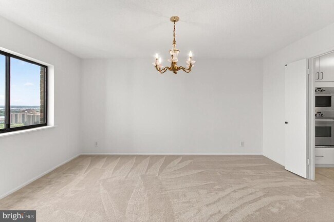 Building Photo - 5903 Mt Eagle Dr