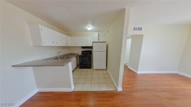 Building Photo - 512 North Cir