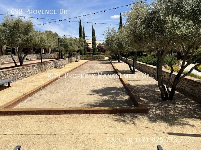 Building Photo - 1698 Provence Ln