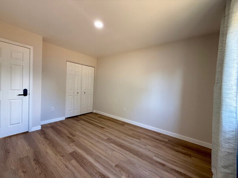 Building Photo - 411 Ruby Dr